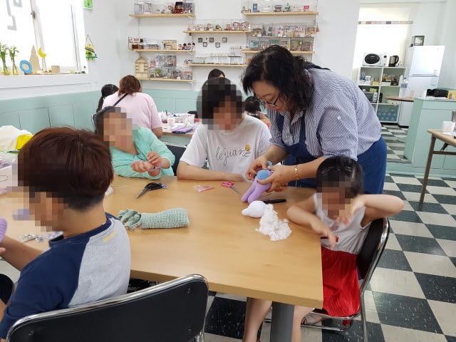[2019 여기저기 골목학교] 엄마와 함께 도란도란 양말인형 만들기 사진