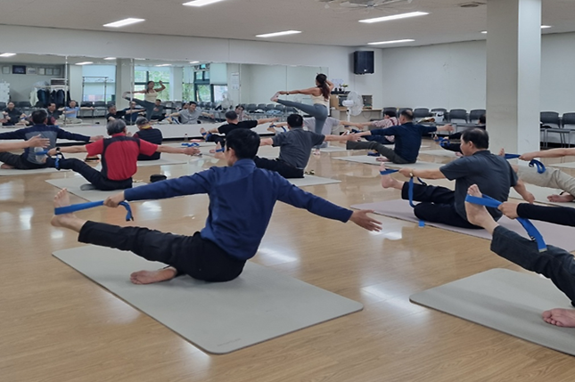 	[2025년 골목틈새학교] 남성 요가 초급반 사진
